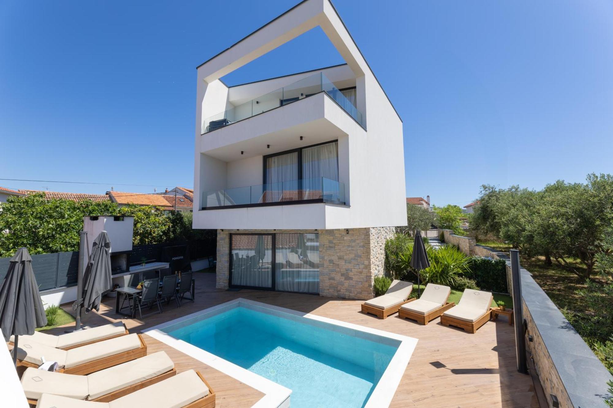 Вилла Luxury Favela With Heated Pool Трогир
